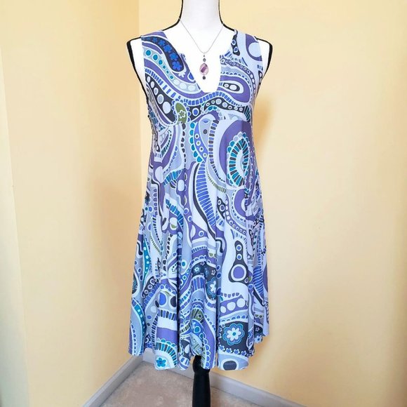 Flowy pullover patterned dress with pockets! - Picture 1 of 6